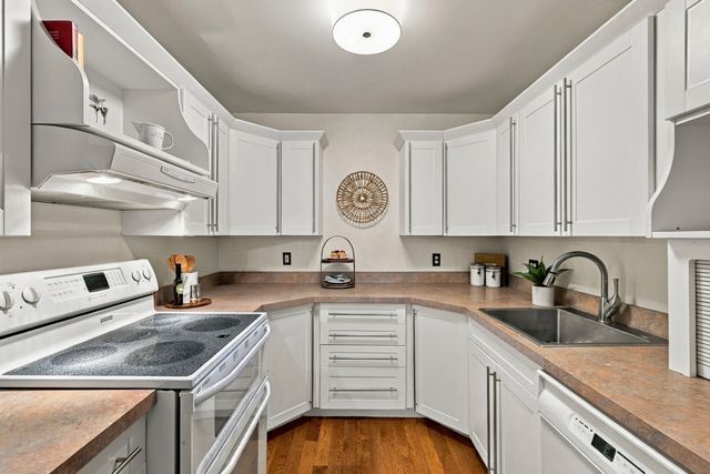 35 Flint Street 201, Salem, MA 01970