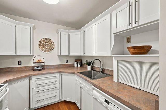 35 Flint Street 201, Salem, MA 01970
