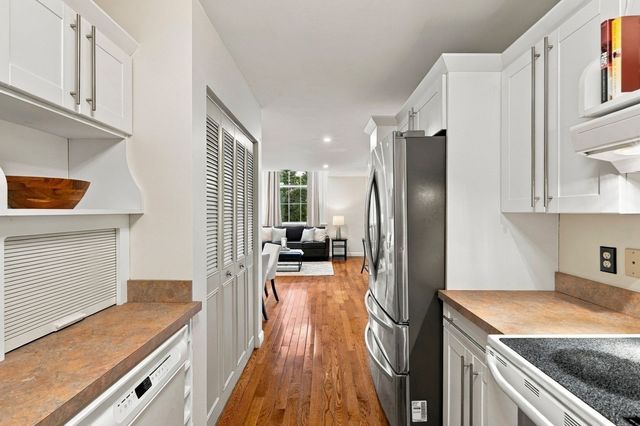 35 Flint Street 201, Salem, MA 01970