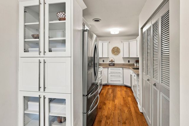 35 Flint Street 201, Salem, MA 01970
