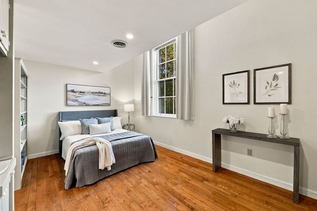 35 Flint Street 201, Salem, MA 01970