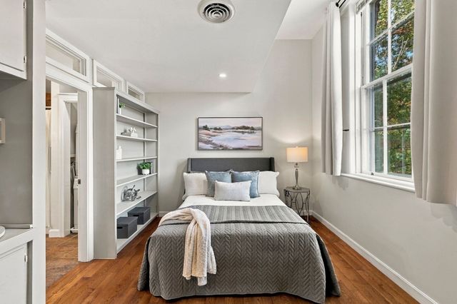 35 Flint Street 201, Salem, MA 01970