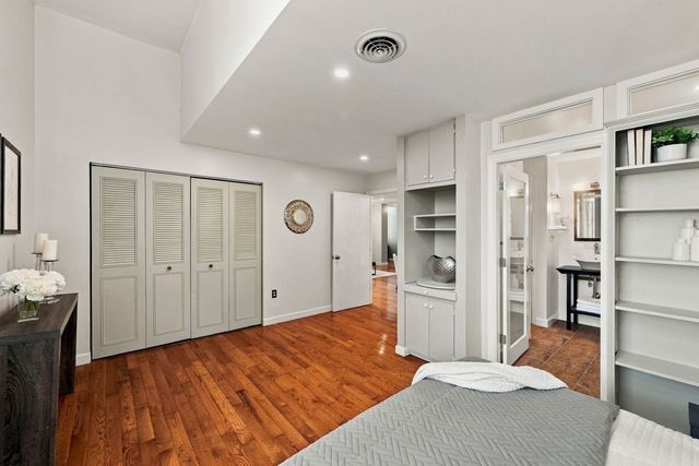 35 Flint Street 201, Salem, MA 01970