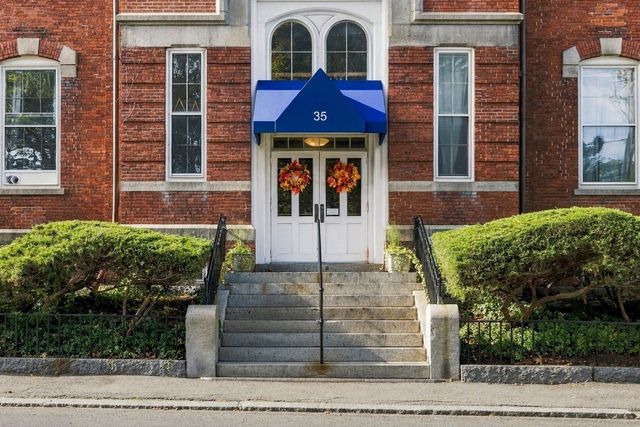 35 Flint Street 201, Salem, MA 01970