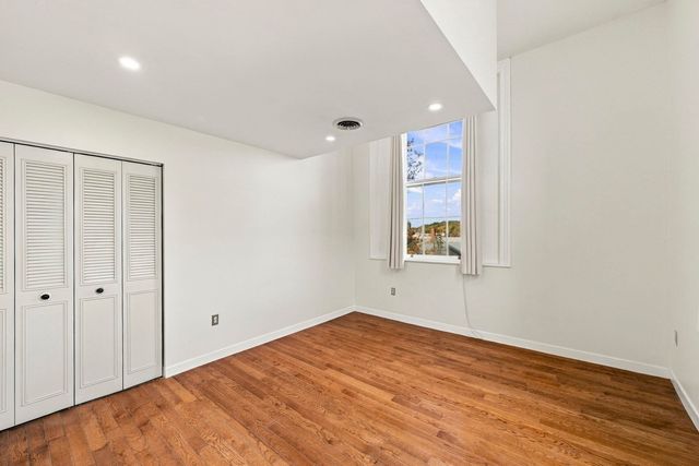 35 Flint Street 201, Salem, MA 01970