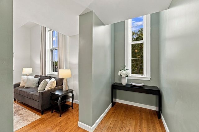 35 Flint Street 201, Salem, MA 01970