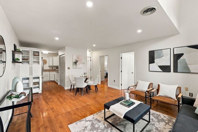 35 Flint Street 201, Salem, MA 01970