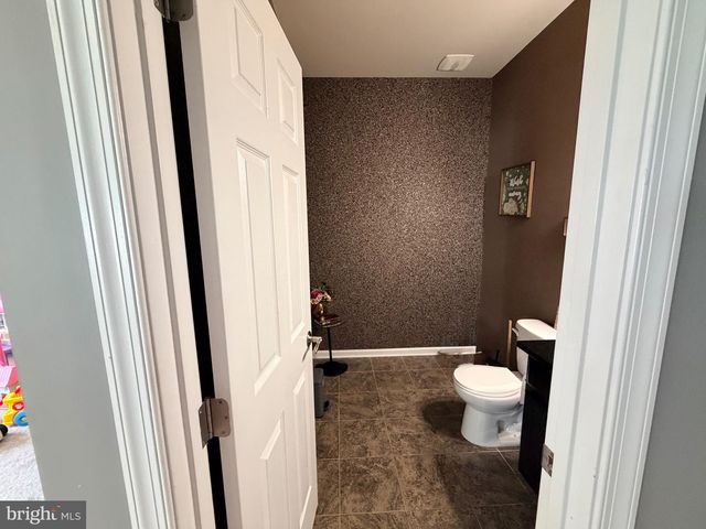 3 TETKOSKI CT, Florence, NJ 08518