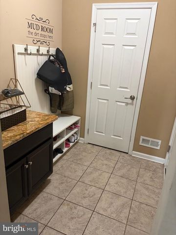 3 TETKOSKI CT, Florence, NJ 08518