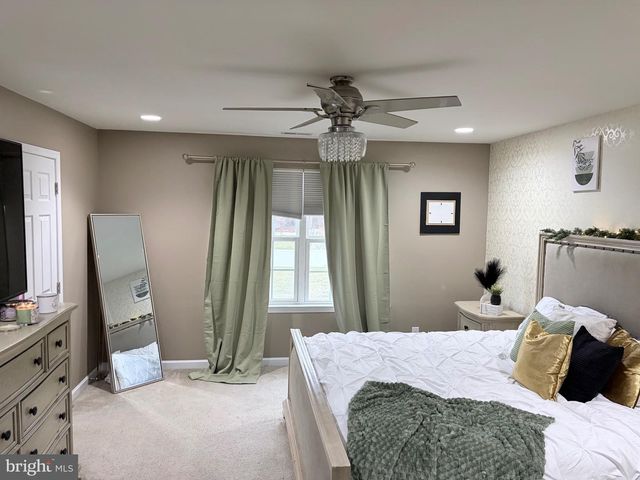 3 TETKOSKI CT, Florence, NJ 08518