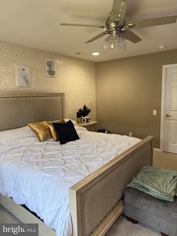 3 TETKOSKI CT, Florence, NJ 08518