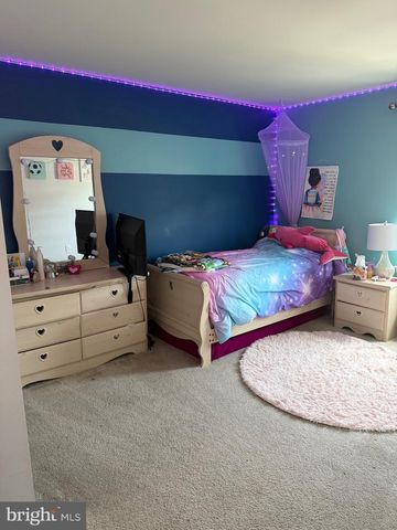3 TETKOSKI CT, Florence, NJ 08518