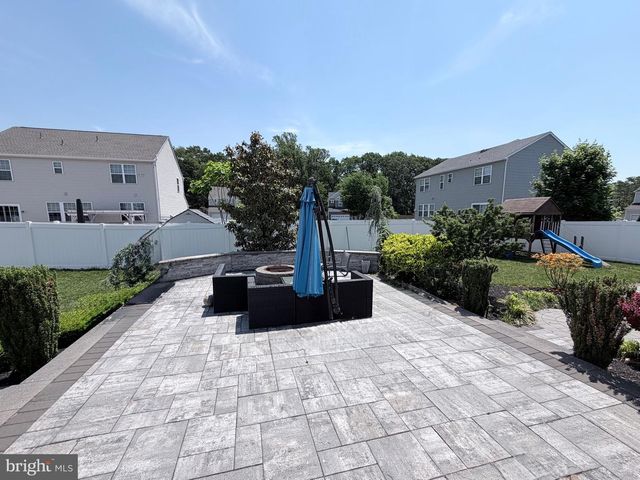 3 TETKOSKI CT, Florence, NJ 08518