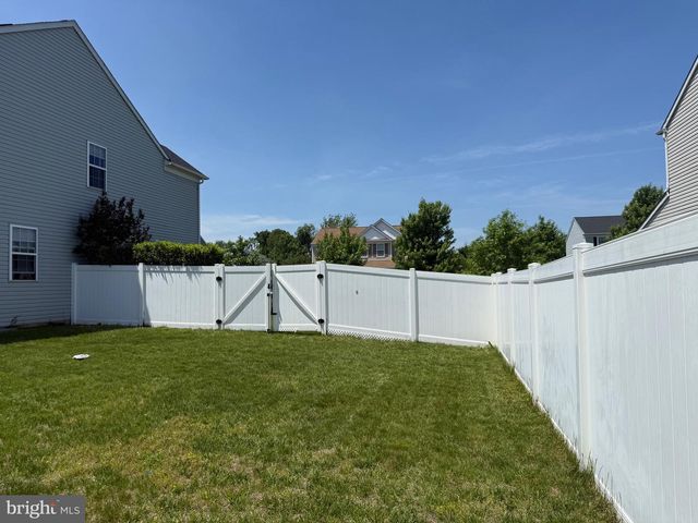 3 TETKOSKI CT, Florence, NJ 08518