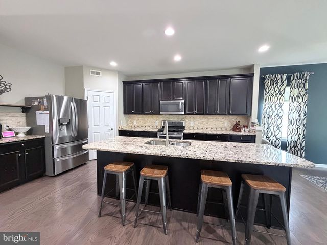 3 TETKOSKI CT, Florence, NJ 08518