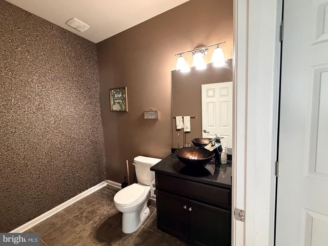 3 TETKOSKI CT, Florence, NJ 08518