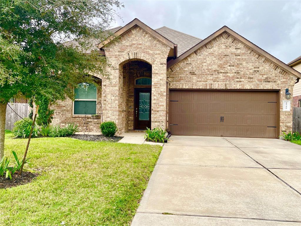 2722 Kaman Lane, Pearland, TX 77581