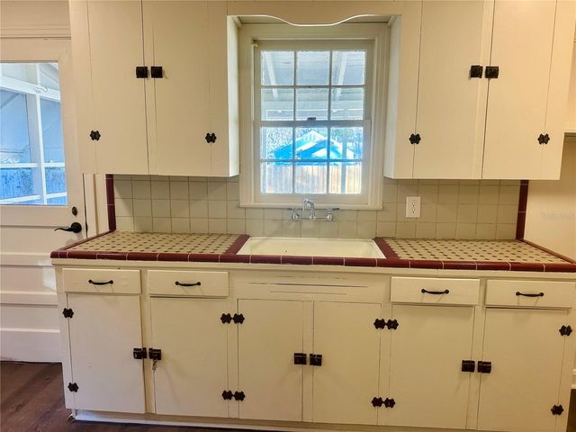 228 NW 4TH AVENUE, Gainesville, FL 32601