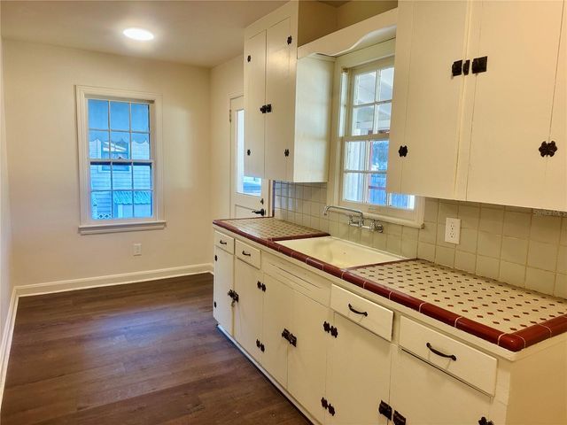 228 NW 4TH AVENUE, Gainesville, FL 32601