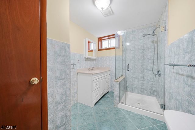 172 Chestnut St, Newark City, NJ 07105