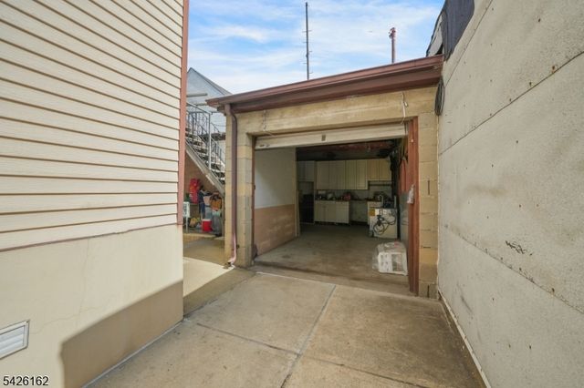 172 Chestnut St, Newark City, NJ 07105