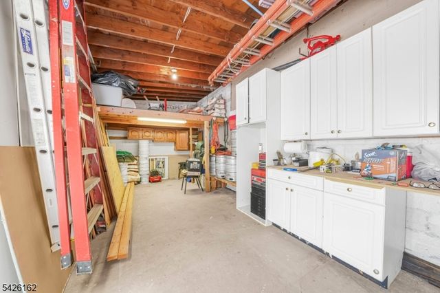 172 Chestnut St, Newark City, NJ 07105