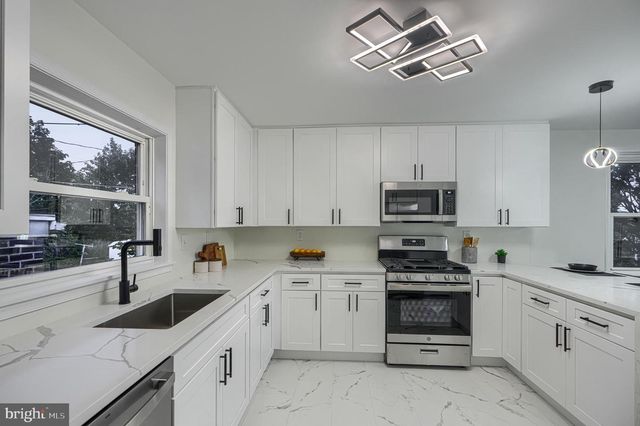 5206 HAZELWOOD AVE, Baltimore, MD 21206