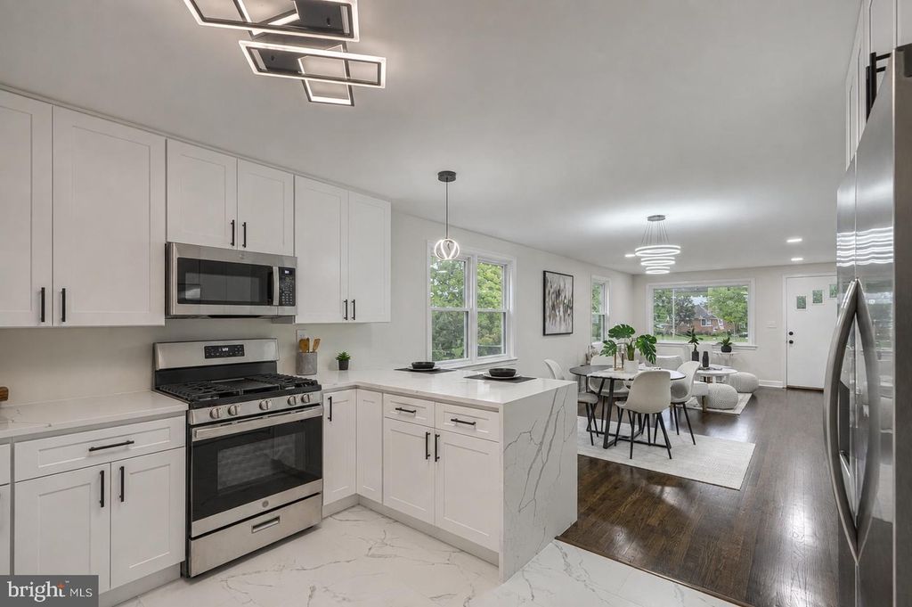 5206 HAZELWOOD AVE, Baltimore, MD 21206