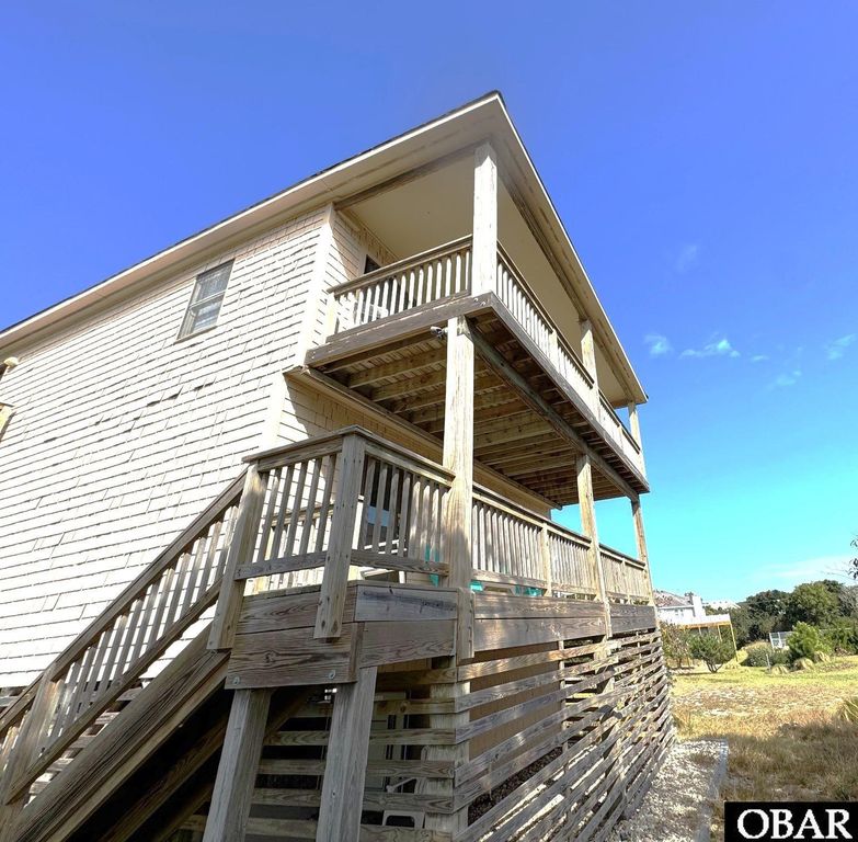 Image 3 of property listing at 107 Sheldrake Court, Duck, NC 27949