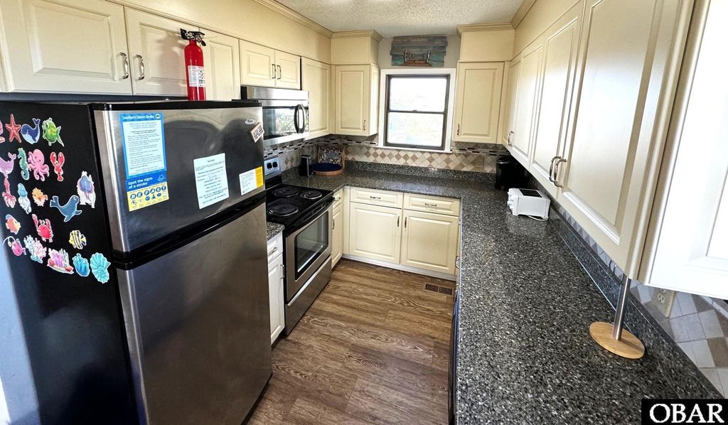 Image 4 of property listing at 107 Sheldrake Court, Duck, NC 27949