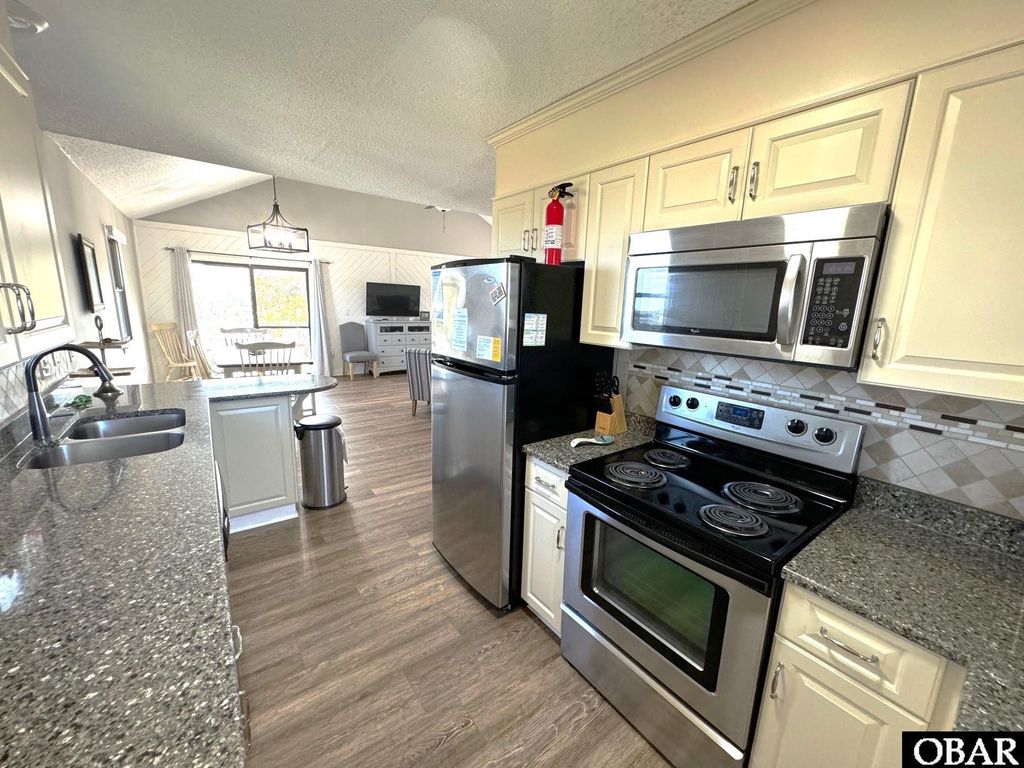 Image 5 of property listing at 107 Sheldrake Court, Duck, NC 27949