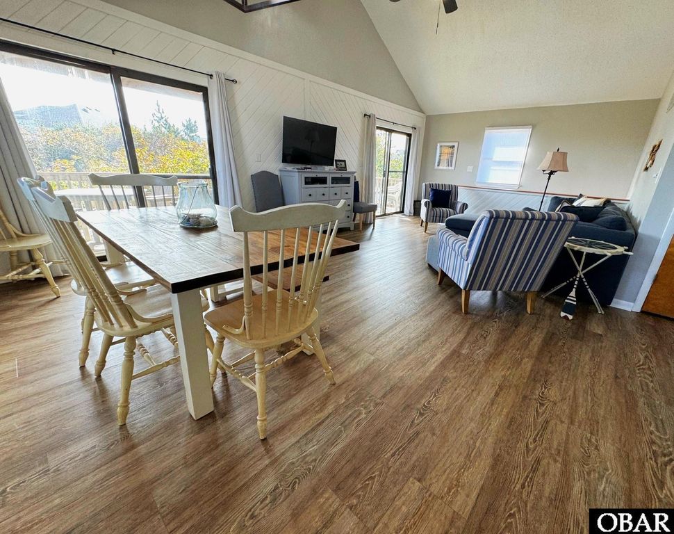 Image 7 of property listing at 107 Sheldrake Court, Duck, NC 27949