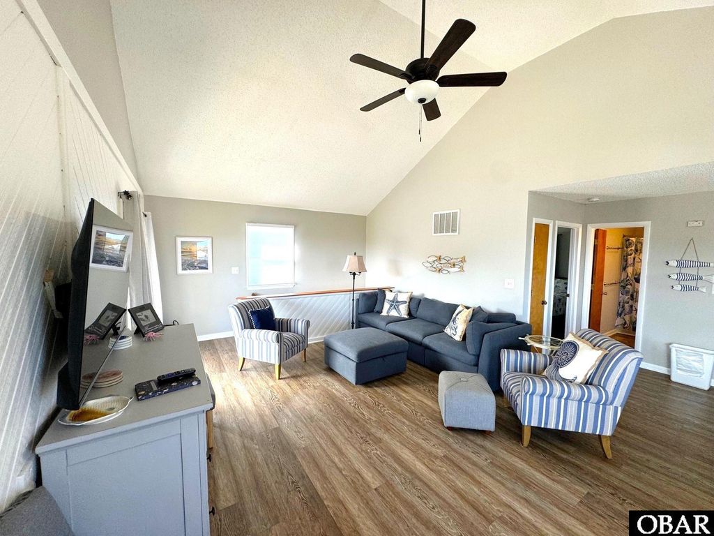 Image 8 of property listing at 107 Sheldrake Court, Duck, NC 27949