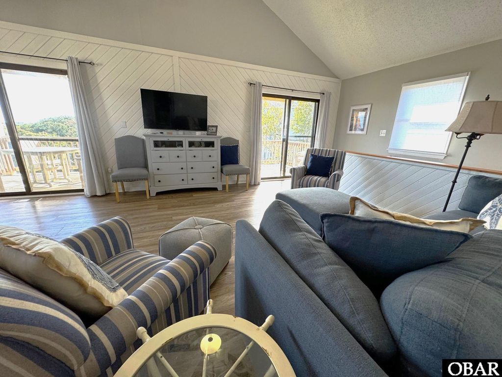 Image 10 of property listing at 107 Sheldrake Court, Duck, NC 27949
