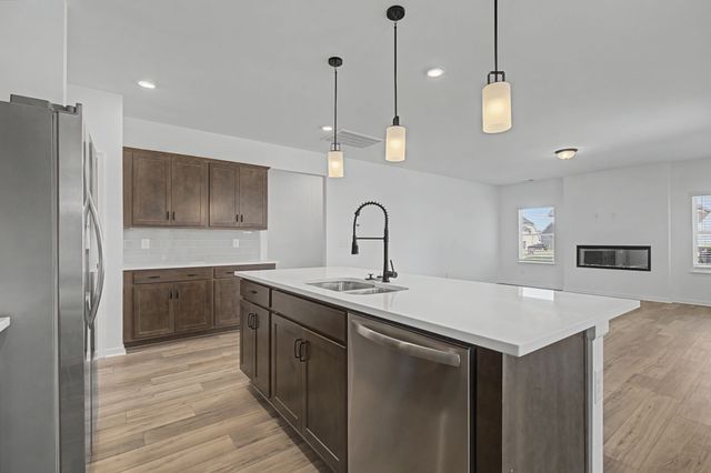 1369 English Oak Dr, Clarksville, TN 37043