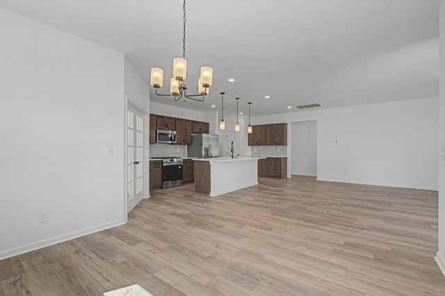 1369 English Oak Dr, Clarksville, TN 37043