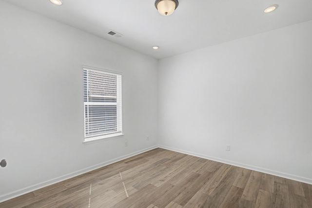 1369 English Oak Dr, Clarksville, TN 37043