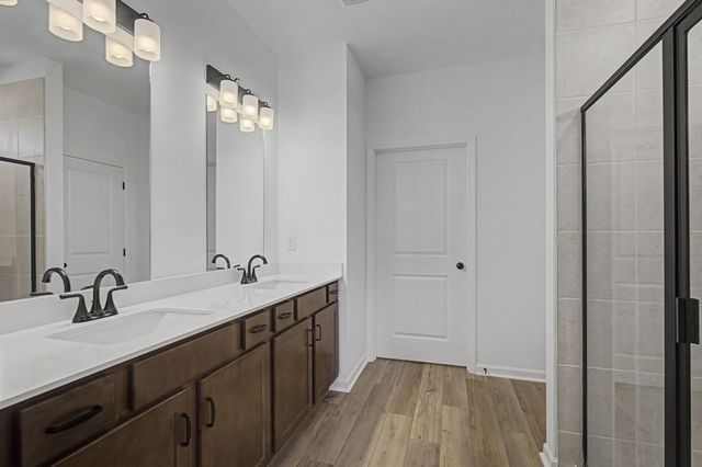 1369 English Oak Dr, Clarksville, TN 37043