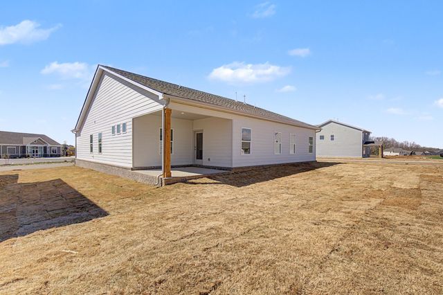 1369 English Oak Dr, Clarksville, TN 37043
