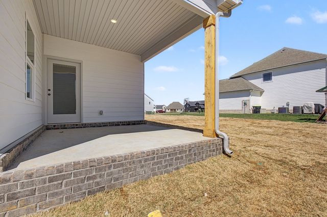 1369 English Oak Dr, Clarksville, TN 37043