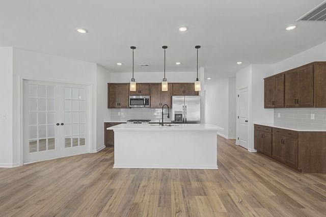 1369 English Oak Dr, Clarksville, TN 37043