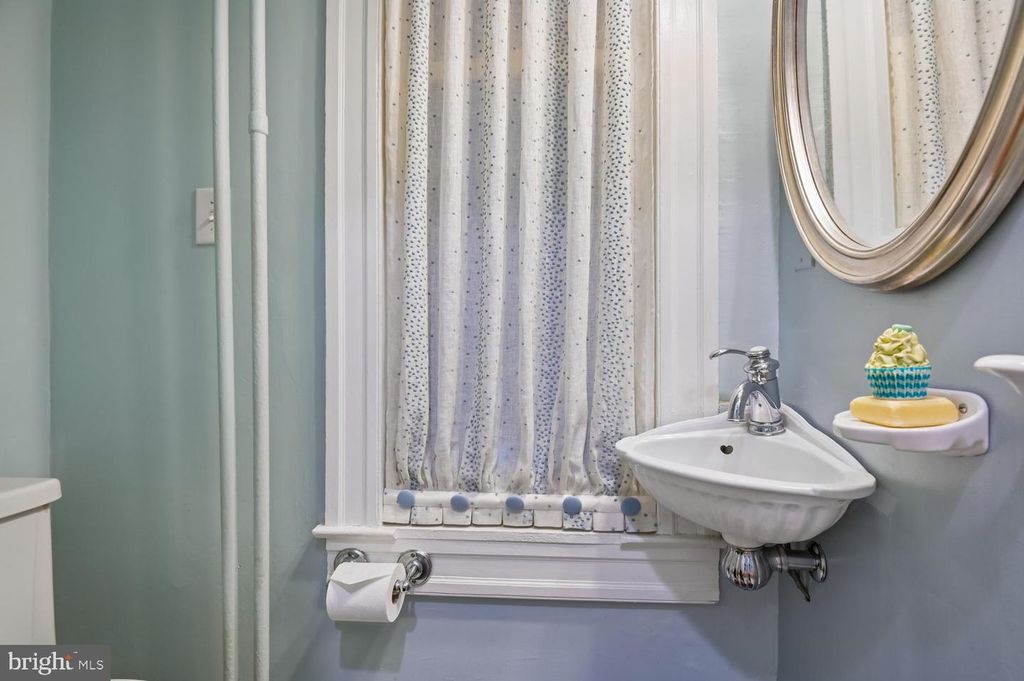 Image 17 of property listing at 335 WARREN AVE, Baltimore, MD 21230