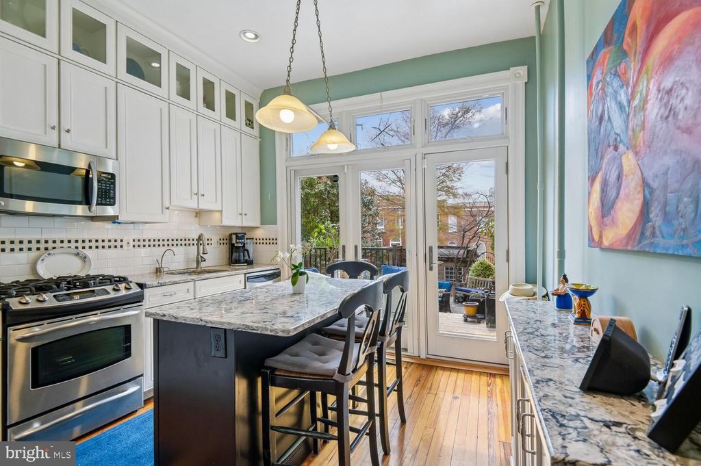 Image 18 of property listing at 335 WARREN AVE, Baltimore, MD 21230