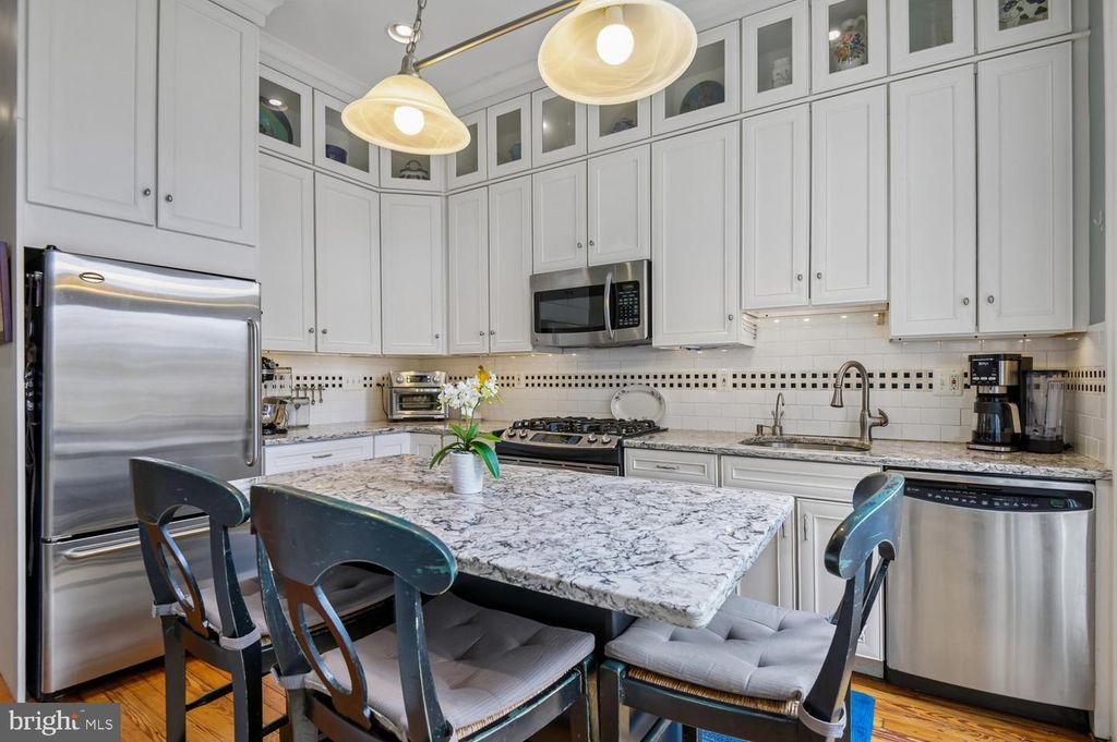 Image 19 of property listing at 335 WARREN AVE, Baltimore, MD 21230