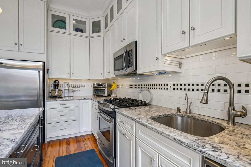 Image 20 of property listing at 335 WARREN AVE, Baltimore, MD 21230