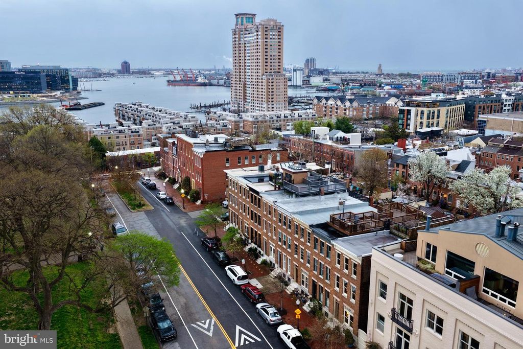 Image 4 of property listing at 335 WARREN AVE, Baltimore, MD 21230