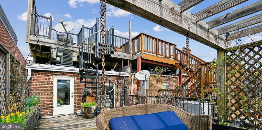 Image 40 of property listing at 335 WARREN AVE, Baltimore, MD 21230