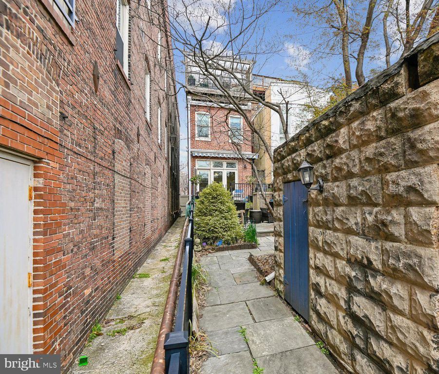 Image 47 of property listing at 335 WARREN AVE, Baltimore, MD 21230