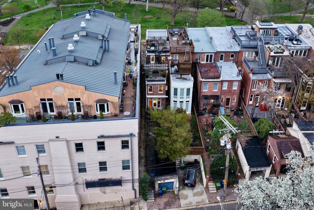 Image 48 of property listing at 335 WARREN AVE, Baltimore, MD 21230