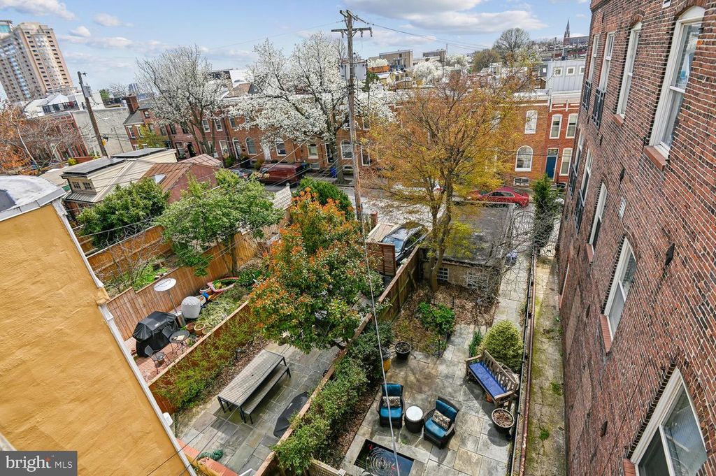 Image 6 of property listing at 335 WARREN AVE, Baltimore, MD 21230